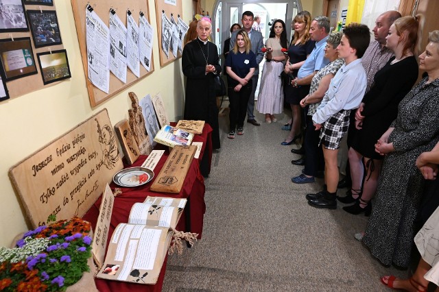 We wtorek odbyło się uroczyste otwarcie wystawy z okazji 30 - lecia przyjazdu papieża Jana Pawła II do Kielc i Masłowa.