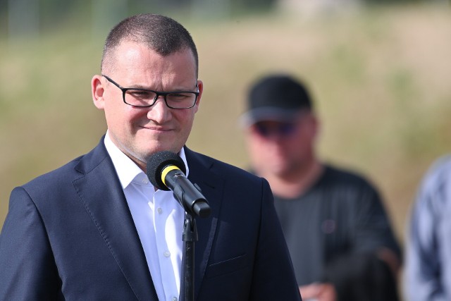 Paweł Szefernaker podczas otwarcia drogi ekspresowej S11 Koszalin-Bobolice