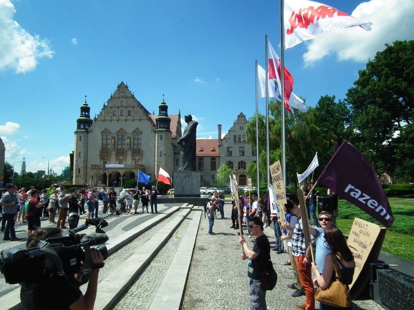 Poznań: Partia Razem demonstrowała przeciwko nowej ustawie...