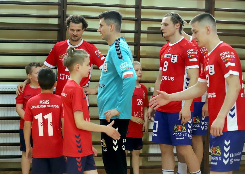 Piłkarze ręczni Wybrzeża Gdańsk trenowali z młodzieżą MSMS, podopiecznymi Łódzkiej Akademii Piłki Ręcznej. Zdjęcia