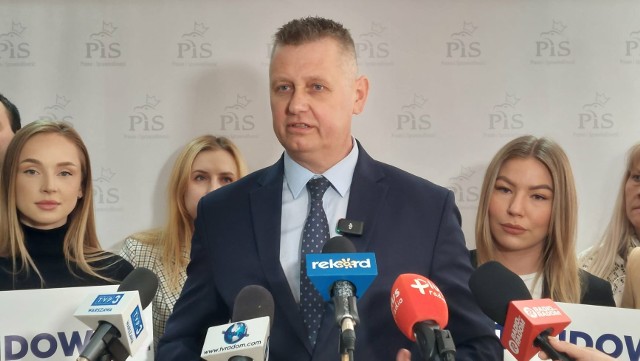 Artur Standowicz podsumował kampanię przed drugą turą wyborów, podziękował za głosy i prosił o większe wsparcie w niedzielę 21 kwietnia. Więcej na kolejnych zdjęciach