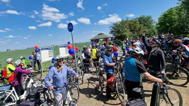 Rowerzyści do Karwowa przyjechali z dwóch stron ścieżki: z Ladenthin oraz z Będargowa. Potem znaczna część udała się do Ladenthin, gdzie przez całą sobotę odbywa się rodzinny Festyn CPO.