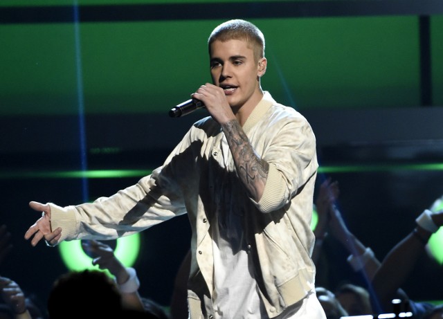 Justin Bieber podczas występu na rozdaniu nagród Billboard Music Awards w Las Vegas 22 maja 2016r.