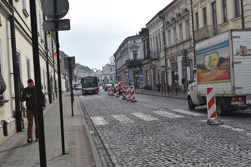 Nowy Sącz. Zmiana organizacji ruchu wokół Rynku – otwarcie pierzei południowej