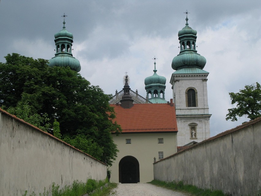 Kraków Bielany, klasztor kamedułów, kilkaset metrów dalej...