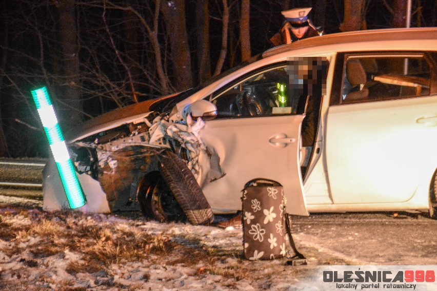 Groźny wypadek pod Oleśnicą. Zderzenie trzech aut (ZDJĘCIA)