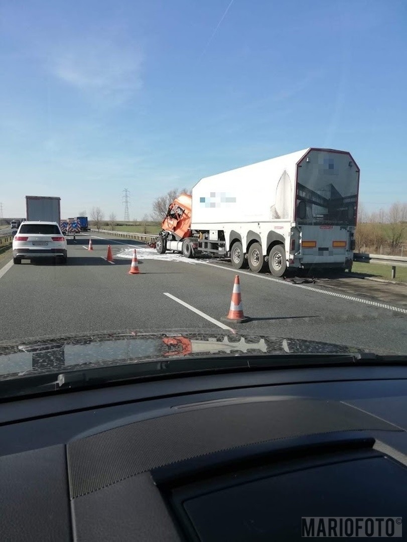 Zderzenie dwóch ciężarówek na autostradzie A4.