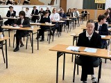 Matura międzynarodowa w Gdyni. Egzaminy rozpoczęli licealiści z III LO