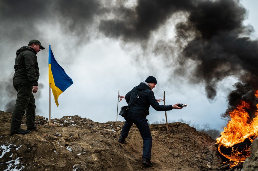 Wojna na Ukrainie. W Żytomierzu Ukraińcy ćwiczą rzucanie koktajlami Mołotowa