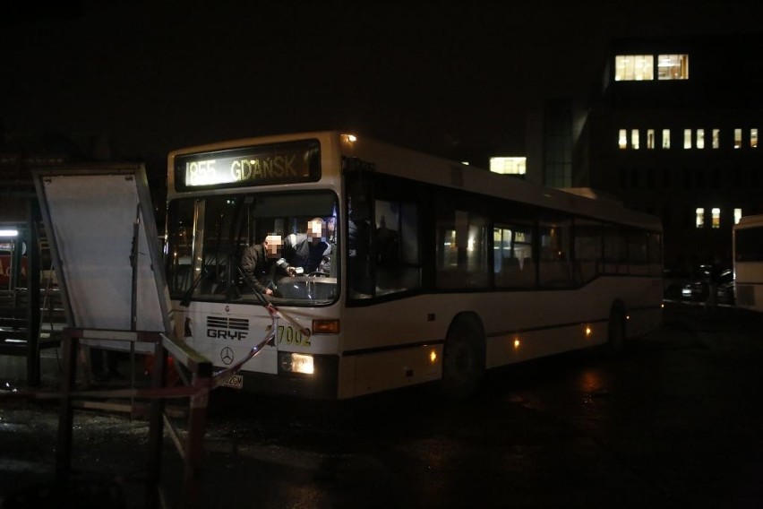 Autobus potrącił kierowcę na dworcu PKS w Gdańsku