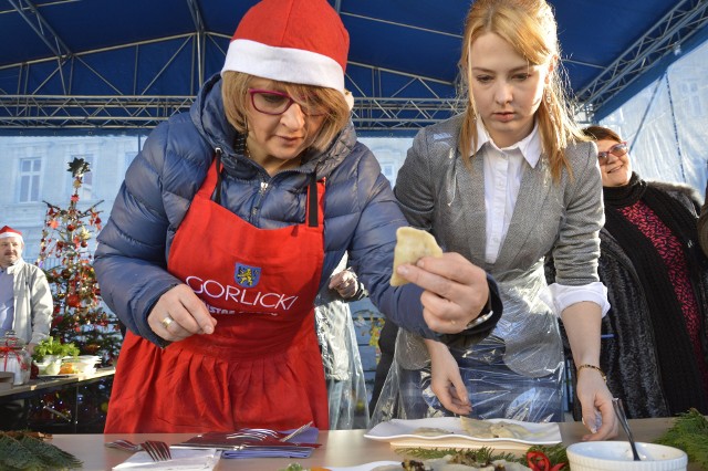 Barbara Bartuś i Elżbieta Zielińska wspólnie lepiły pierogi na gorlickim Rynku. Teraz chcą razem mieszać w politycznym kotle 