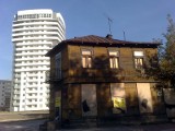 Dom przy apartamentowcu do wynajęcia. Tanio