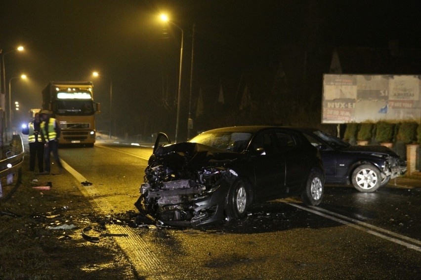 Wypadek pod Środą Śląską. Cztery osoby ranne [ZDJĘCIA]