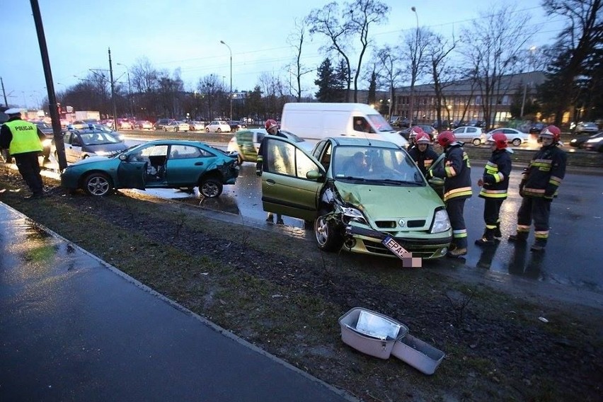 Groźny wypadek na al. Mickiewicza! [zdjęcia]