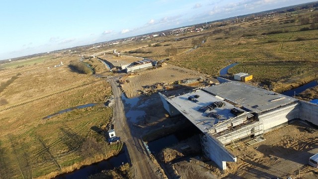 Zobaczcie zdjęcia z prac prowadzonych przy budowie obwodnicy Koszalina i Sianowa w ramach realizacji drogi ekspresowej S6.Zdjęcia z prac prowadzonych na odcinku Kołobrzeg Zachód - Ustronie MorskieZdjęcia z prac prowadzonych na odcinku Ustronie Morskie - KoszalinZobacz także Droga S6. Rozpoczęcie budowy odcinka na trasie Goleniów- Koszalin