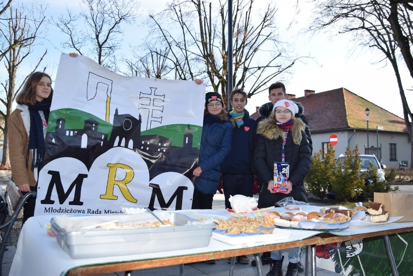 WOŚP 2020 w Krzeszowicach. Słodkie ciasteczka na Rynku i licytacje na lodowisku [ZDJĘCIA]