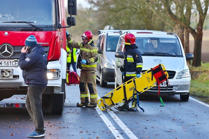 Dramatyczny wypadek busa. Nie żyją trzy osoby 