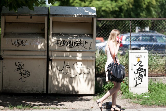 Gdzie trafiają ubrania z kontenerów?