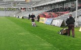 Stadiony piłkarskie w Kielcach otwarte. Boiska przygotowywane dla piłkarzy Korony Kielce, którzy od wtorku mają wznowić treningi [ZDJĘCIA]