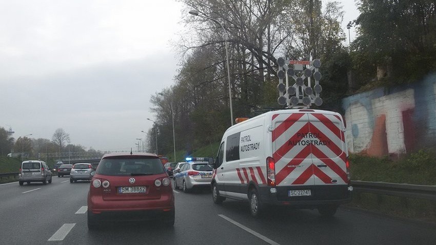 Kolizja na A4. Jeden pas był przyblokowany ZDJĘCIA