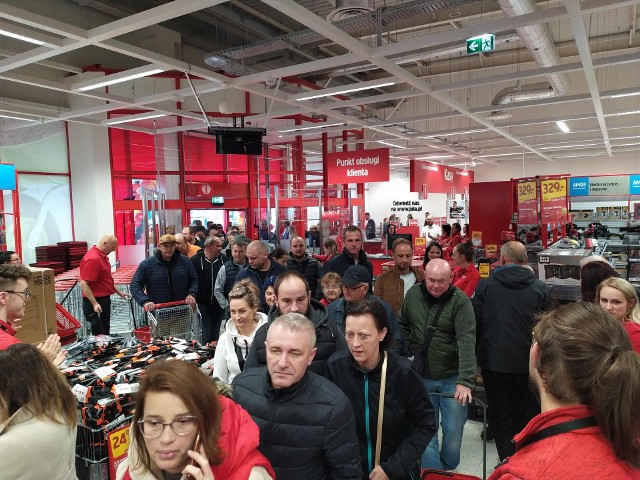 Pierwszy market JULA w Częstochowie otwarty! Ludzie brali myjki ciśnieniowe