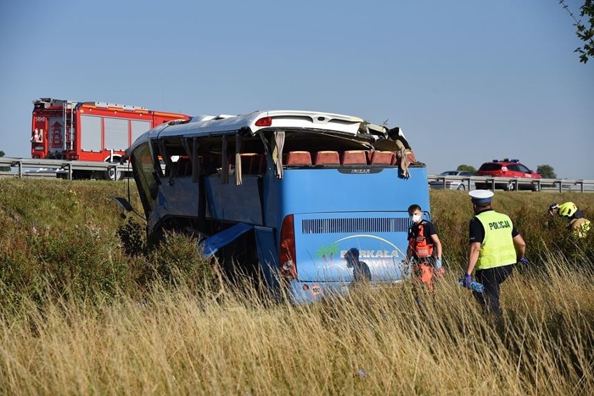 Po wypadku autokaru z dzioećmi kierowcda został zatrzymany....