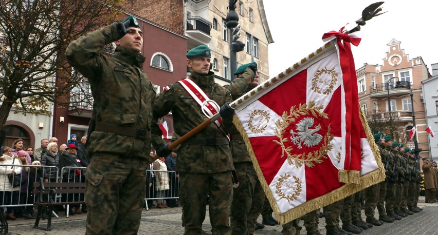 Po uroczystej mszy świętej w intencji niepodległej Ojczyzny...