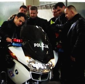 Nowe motory mogą jechać nawet 200 km/h. Policjanci, którzy będą nimi patrolowali drogi, przeszli szkolenie.