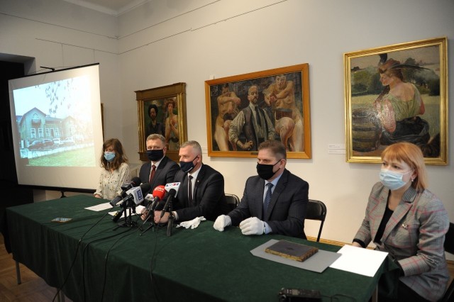 Nowe plany Muzeum imienia Jacka Malczewskiego czyli modernizację dworu Oppermana, edycję rocznika muzealnego, a także  działania związane z zakupem pamiętnika Bronisławy Malczewskiej przedstawiono w piątek, 26 marca, w muzeum podczas konferencji. 