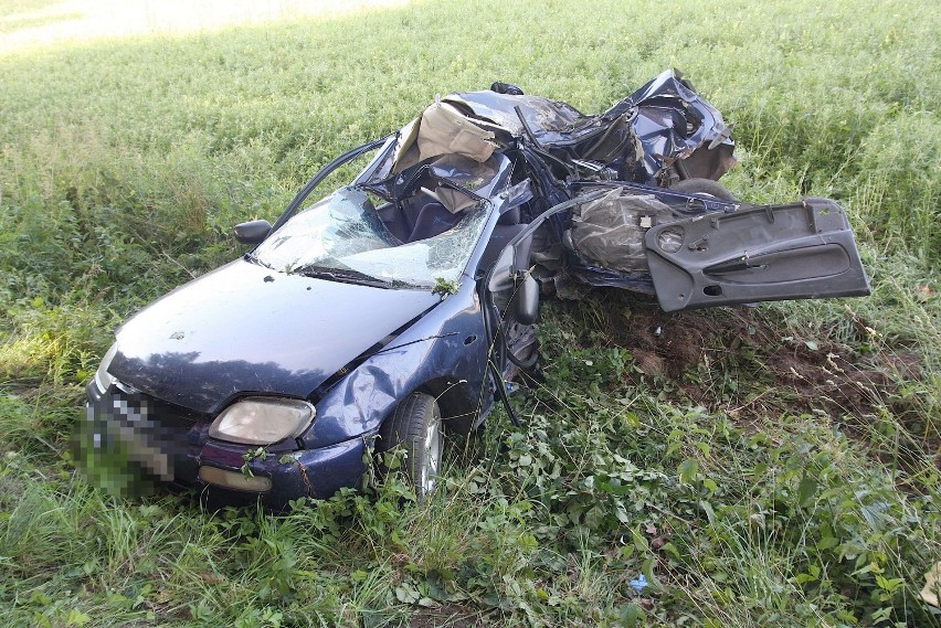 Tragiczny wypadek na trasie Warszkowo - Tychowo. Zginął 30-letni mężczyzn [ZDJĘCIA]