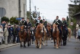 Wielkanocna procesja konna w Gliwicach-Ostropie. Procesja wyruszyła sprzed kościoła Ducha Świętego w Ostropie WIDEO + ZDJĘCIA