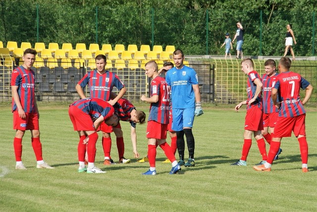 Piłkarze Spartakusa Daleszyce przegrali z Czarnymi w Połańcu.
