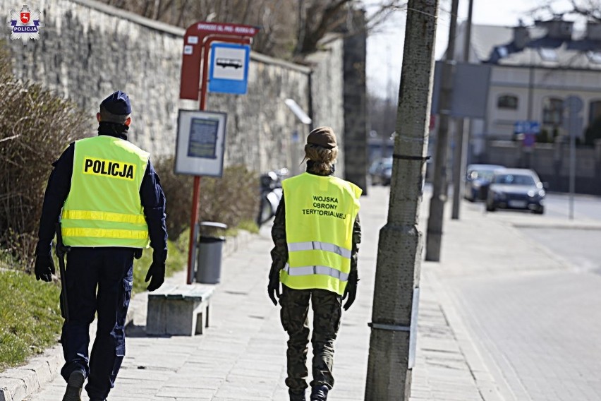 Ulice Lublina niemal puste, kolejki pod sklepami nawet w środku nocy