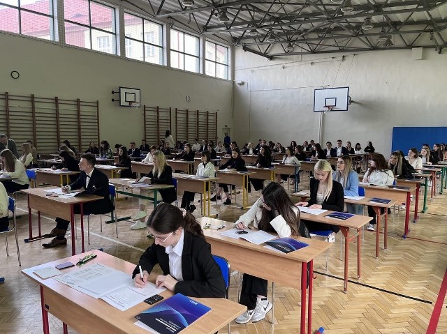 W II Liceum Ogólnokształcącego imienia Tadeusza Kościuszki w Sandomierzu egzaminu z matematyki pisano w trzech salach.
