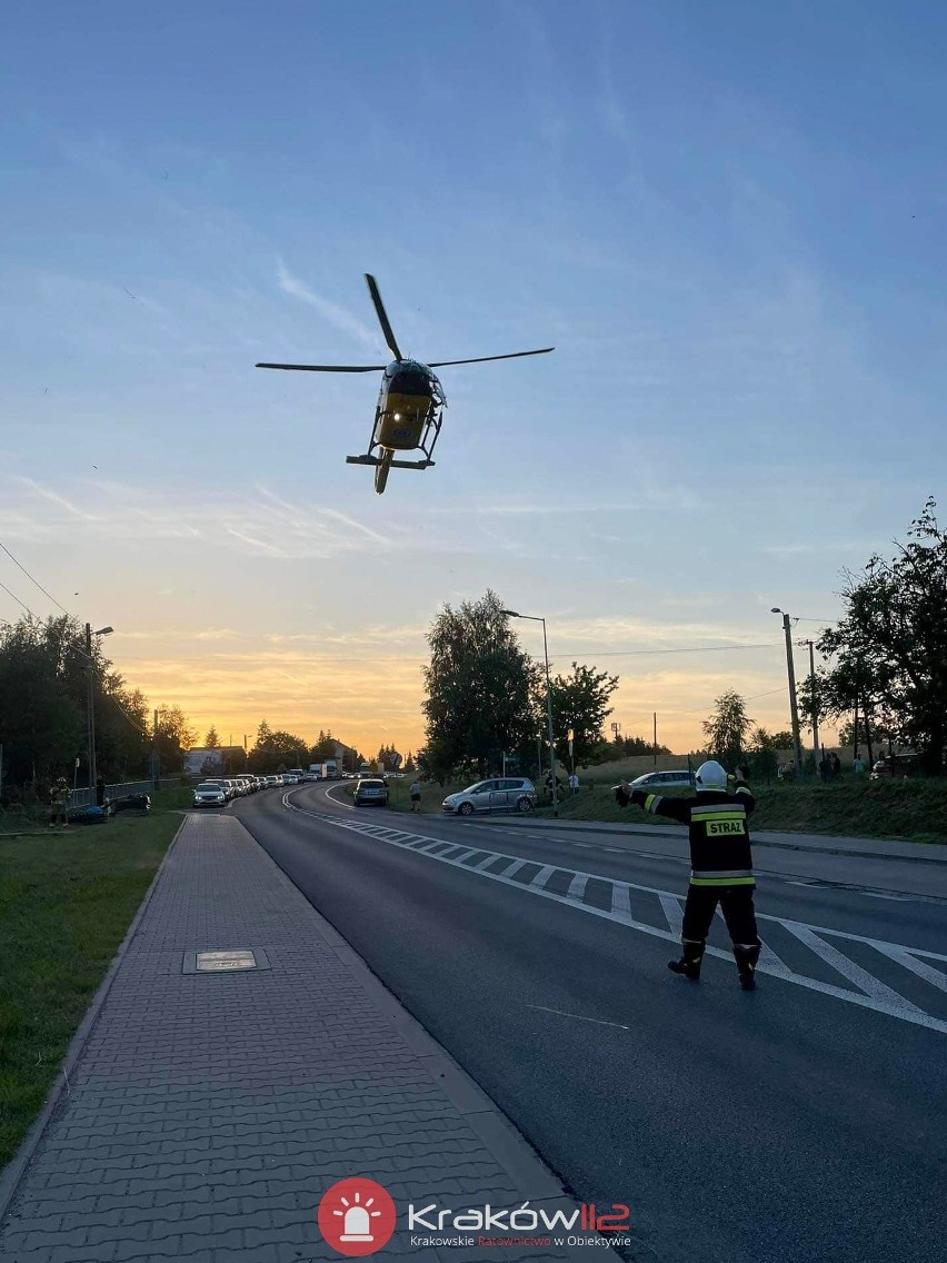 Wypadek w Czajowicach - potrącenie pieszych na DK 94