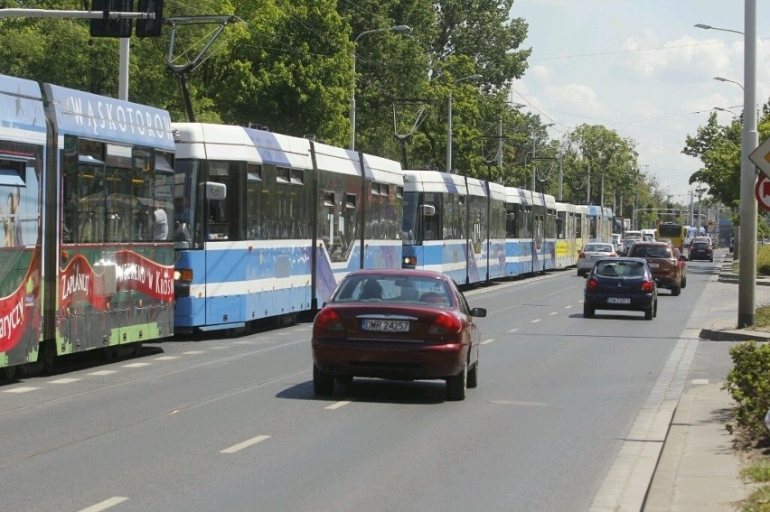 Wrocław: Wypadek na Krakowskiej. Zderzyły się dwa busy (ZDJĘCIA)