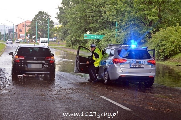 Oberwanie chmury w Tychach spowodowało liczne zalania i...