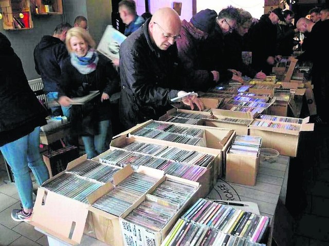Tysiące winyli i  płyt CD czekać będzie w Comics Clubie przy ul. Piłsudskiego 11-15