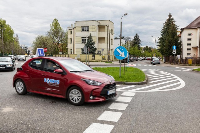 W tym tygodniu prace trwają na Okolu, ale i np. na ulicach Sportowej, Chopina. Z kolei na Pomorskiej, na odcinku od skrzyżowania ze Śniadeckich i Świętojańskiej i na Mazowieckiej powstają kontrapasy rowerowe.