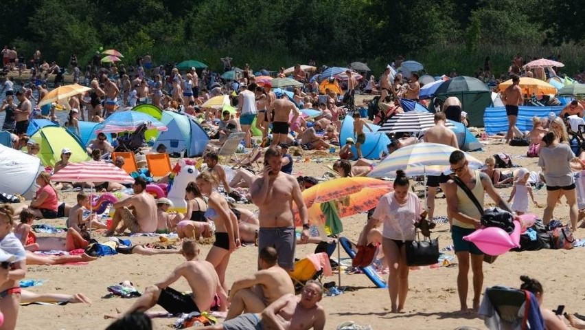 Tak często wyglądają letnie dni nad Pogorią III. Plażowiczów...