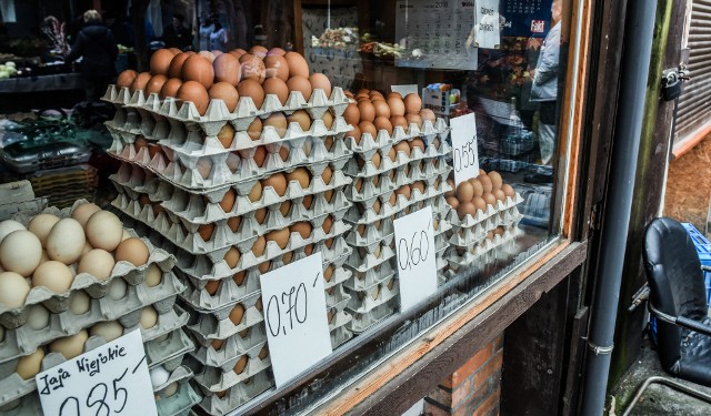 Jajka to nieodłączny element Wielkanocy. Warto kupować je świadomie.