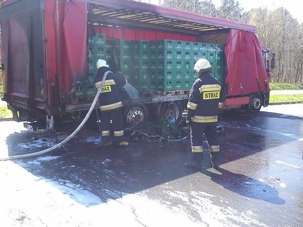 Straty oszacowano na 30 tys. zł. Działania strażaków trwały prawie półtorej godziny.