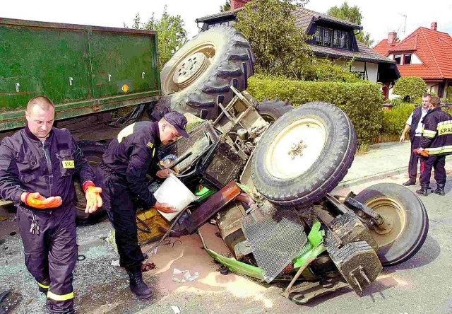 Pijany traktorzysta nie &#8222;wyrobił&#8221; na zakręcie i dachował. Do jego sprawy znowu wrócą prokuratorzy. Pod lupę wezmą kilka tysięcy przypadków.