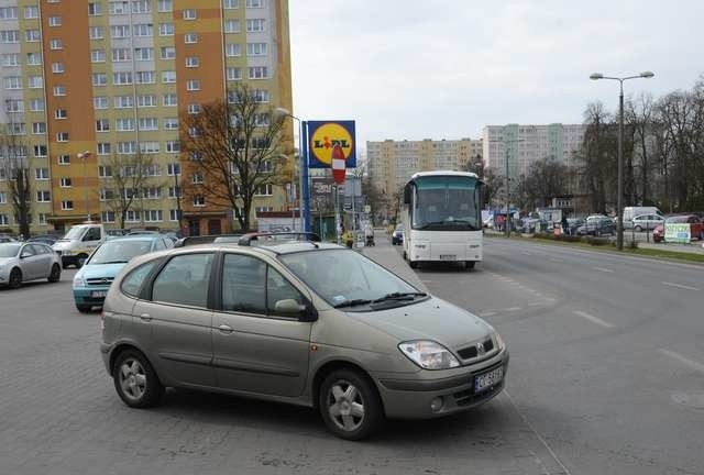 Miejski Zarząd Dróg przeprowadził wizję lokalną na parkingu przy ulicy Bażyńskich w Toruniu 