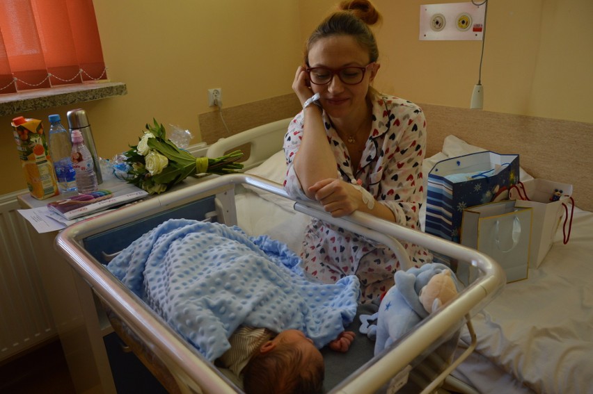 ŻARY. Hirek urodził się godzinę po północy. Jest pierwszym narodzonym w 2020 roku dzieckiem w Szpitalu Na Wyspie.