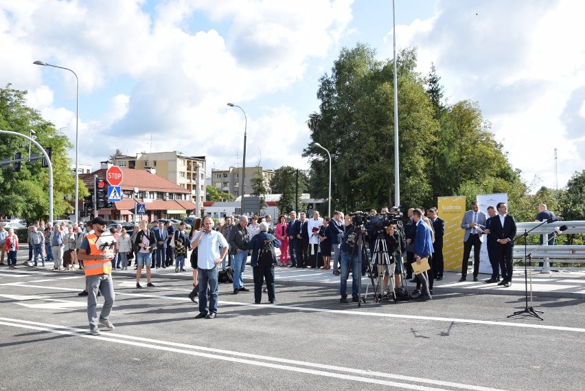 Wiadukt w Krzeszowicach otwarty. Jest bezpieczniej, pojazdy jeżdżą nad torami kolejowymi