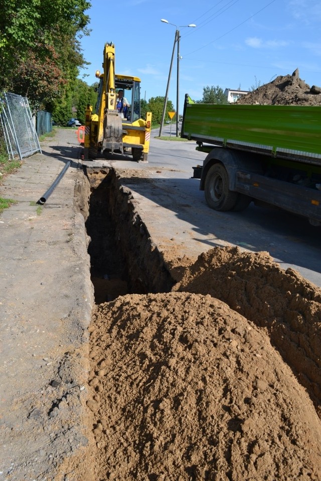 Przy ulicy Garbarskiej w Szydłowcu rozpoczęła się wymiana sieci wodociągowej na ulicy Garbarskiej. Ma to związek z awariami, które pojawiały się w tym miejscu.