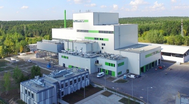 Technologia zawarta w Zakładzie Unieszkodliwiania Odpadów Komunalnych w Białymstoku pozwala przetworzyć do 372 ton odpadów w ciągu doby. Dodatkowo w procesie spalania wytwarzana jest energia elektryczna i cieplna.