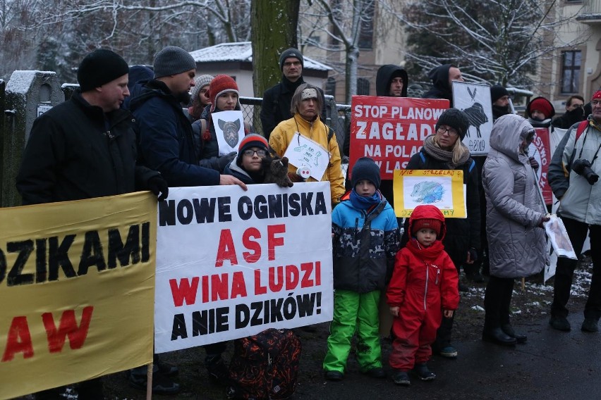 Protest przeciwko polowaniom na dziki