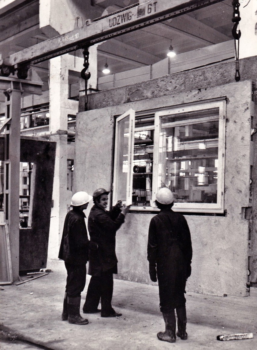Rok 1976. Fabryka domów przy ul. Szczecińskiej we Wrocławiu.